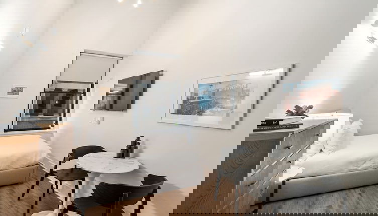 Photo 1 - Sosuite Studio Acc. w Shared W/d, Gym, Lounge