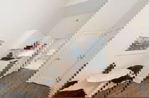 Foto 9 - Sosuite Studio Acc. w Shared W/d, Gym, Lounge