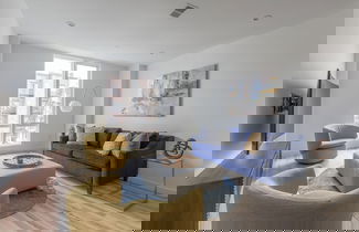 Foto 2 - Sun-kissed 3BR Loft With Patio Minutes to NYC