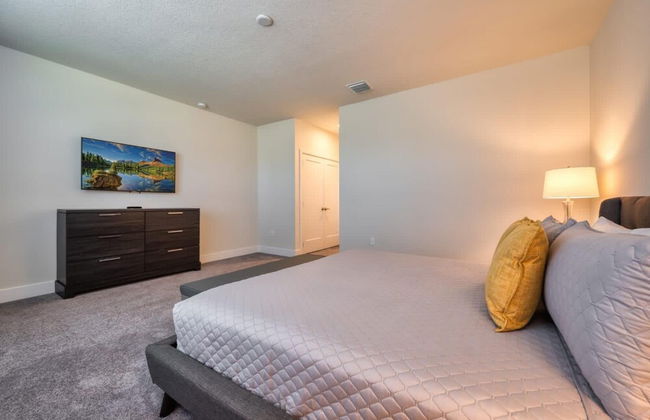 Spacious New Modern Retreat - Foto 16