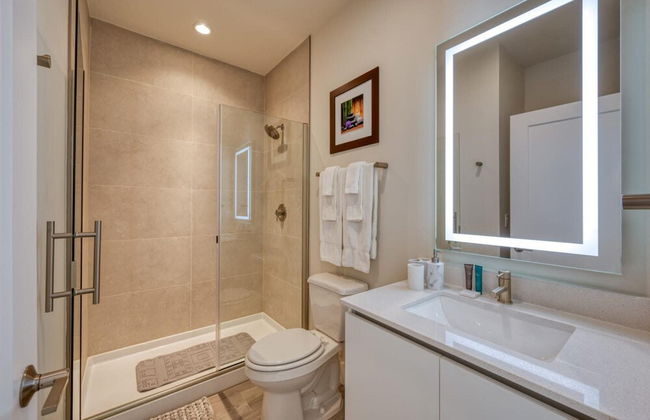 Spacious New Modern Retreat - Foto 19