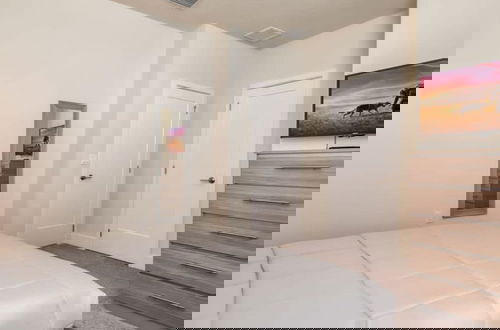 Foto 38 - Spacious New Modern Retreat