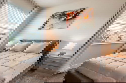 Foto 37 - Spacious New Modern Retreat