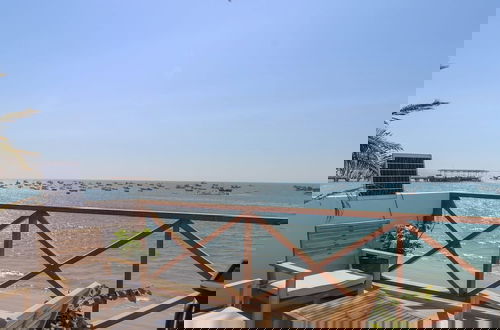Photo 23 - Astonishing 2BR With Spectacular Ocean View