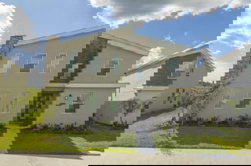 Foto 1 - Gorgeous 9Bd SF w Pool Champions Gate 9088