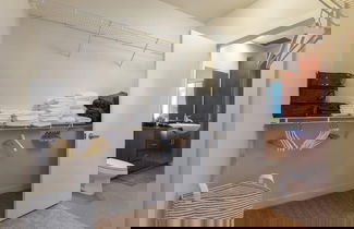 Photo 1 - ASK FOR Discount-vibrant 2 Story Apt Apple TV