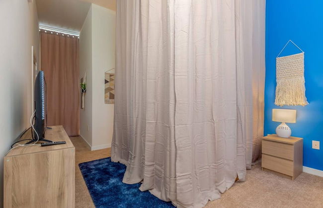 Vibrant 2-Story Apartment with Apple TV - Foto 5