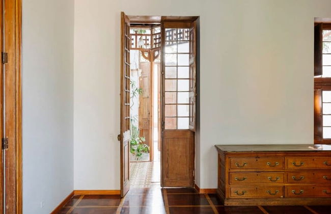 w 3BR Baroque Villa With Spacious Terrace - Photo 8