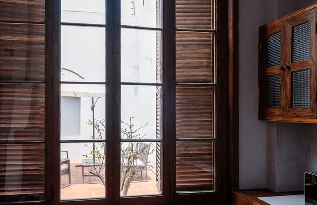 w 3BR Baroque Villa With Spacious Terrace - Photo 24