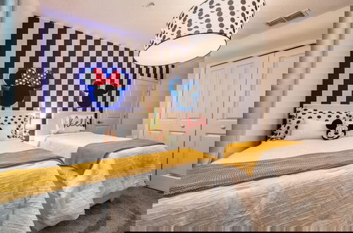 Foto 4 - Chic Modern Condo With Spacious Layout and Mickey Bedroom
