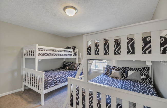 Pocono Retreat: Lake, Firepit, Bbq, Gameroom, Ski 4 Bedroom Home by RedAwning - Foto 7