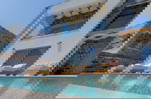 Photo 28 - Sunny Drops Blue Villa by Estia