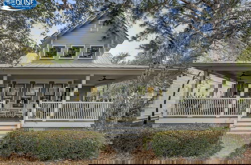Foto 1 - Golf Cart Screened-in Porch & Grill Station Close To Camp Watercolor 4 Bedroom Home by RedAwning