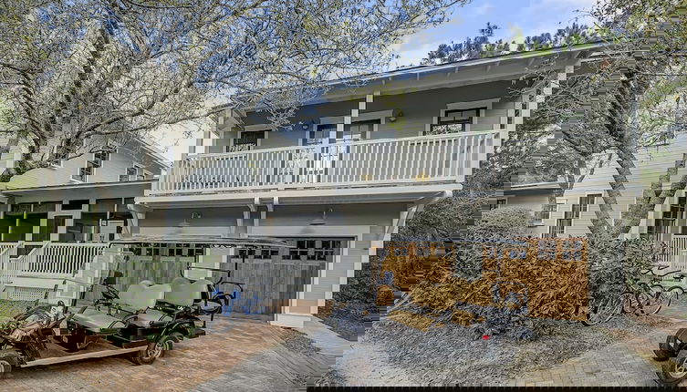 Foto 1 - Golf Cart Screened-in Porch & Grill Station Close To Camp Watercolor 4 Bedroom Home by RedAwning