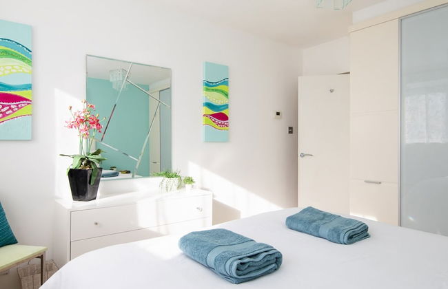 Sunny Modern Nr Beach Village w Parking - Foto 17