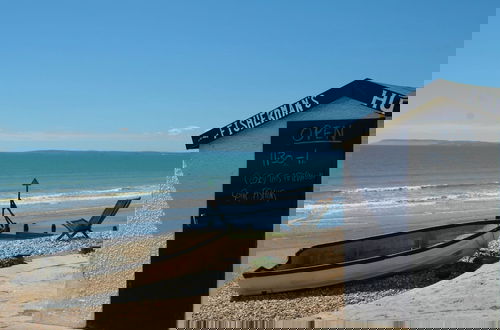 Photo 4 - Sunny Modern Nr Beach Village w Parking