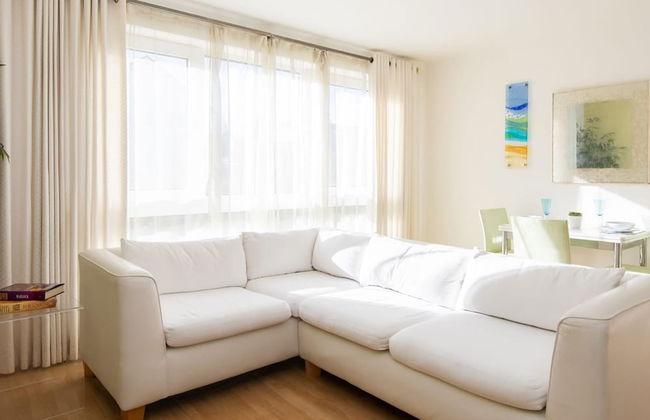 Sunny Modern Nr Beach Village w Parking - Foto 1