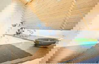 Foto 2 - 6 Person Holiday Home in Ronne