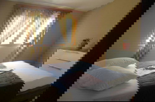 Foto 3 - Spacious Beachfront Apartment Adria