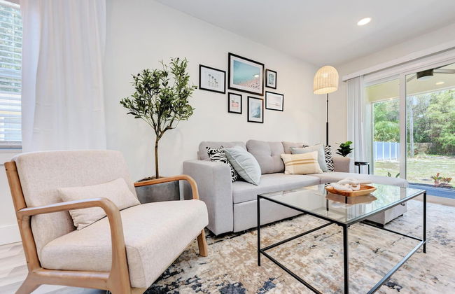 Charming Florida Beach Home w King Bed Patio - Foto 1
