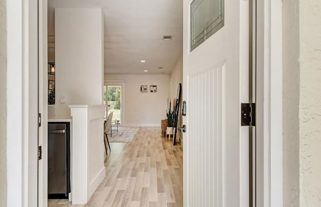 Charming Florida Beach Home w King Bed Patio - Foto 20
