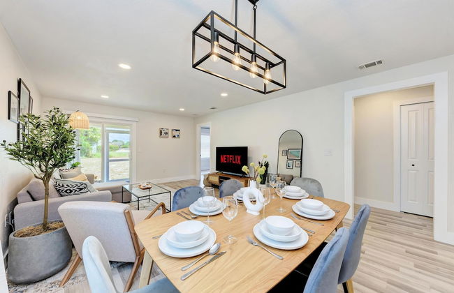 Charming Florida Beach Home w King Bed Patio - Foto 29