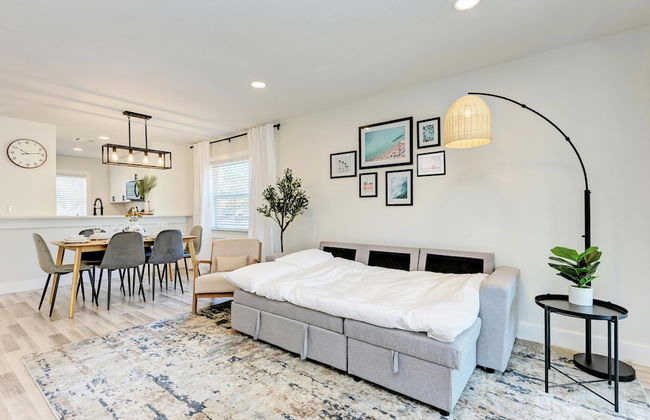 Charming Florida Beach Home w King Bed Patio - Foto 23