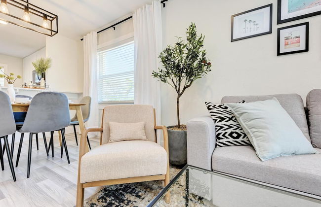 Charming Florida Beach Home w King Bed Patio - Foto 5
