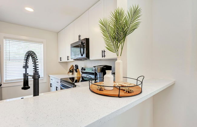 Charming Florida Beach Home w King Bed Patio - Foto 28