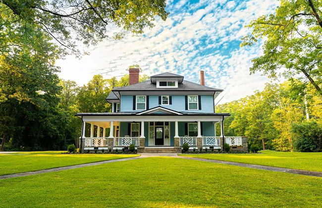 Beautiful Home Located In Historic Norcross - Photo 1