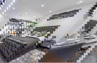 Photo 1 - Huge Cosy Studio Family Sleeps 4 North West London