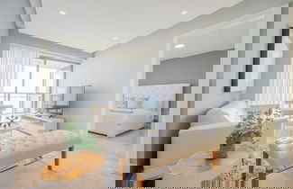 Photo 2 - w Cozy 1BR in YOO