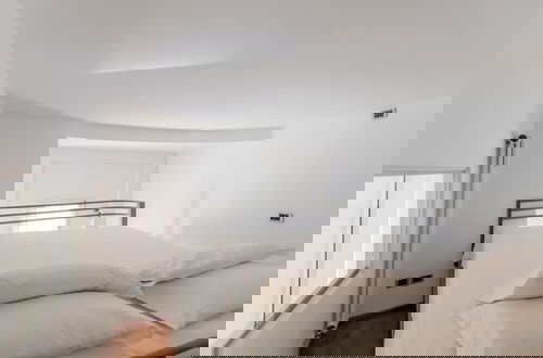 Foto 15 - Modern Apartment With Mezzanine by Wonderful Italy