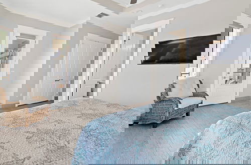 Foto 9 - Luxury Gulf Front, Private Pool, 6-seater Golf Cart, Free Beach Setup