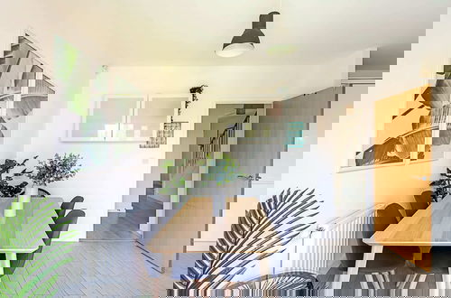 Foto 20 - Semi-detached House With Modern Bespoke Interior