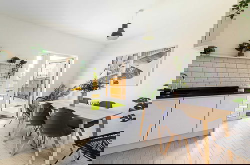 Foto 11 - Semi-detached House With Modern Bespoke Interior