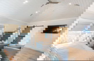 Foto 3 - Seagrove - Sleeps 13 - Private Pool- Near Seaside