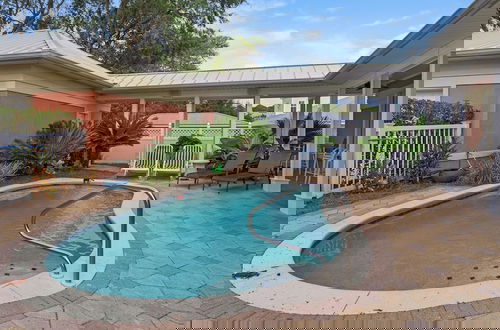 Foto 42 - Spacious Retreat w/ Heated Pool, Sunset Deck & Golf Cart. Quick Walk to Beach