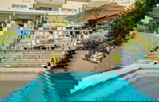 Foto 1 - Compact Camps Bay Holiday Apartment With Private Pool Sea Escape
