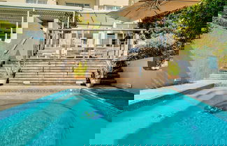 Foto 3 - Compact Camps Bay Holiday Apartment With Private Pool Sea Escape