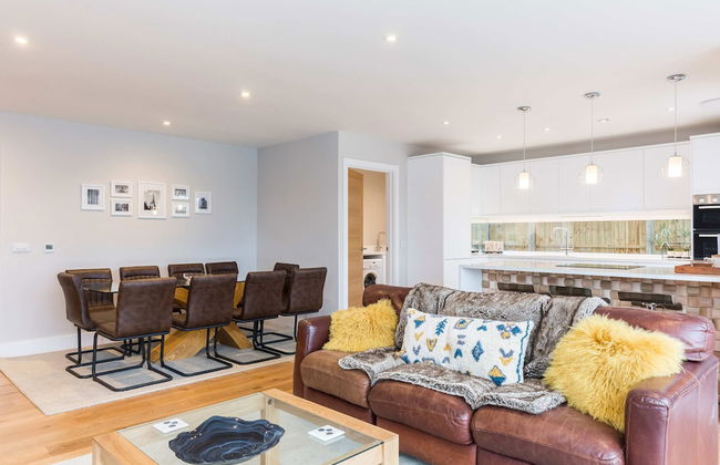 Stylish new Home With Parking - King Beds Garden - Foto 55