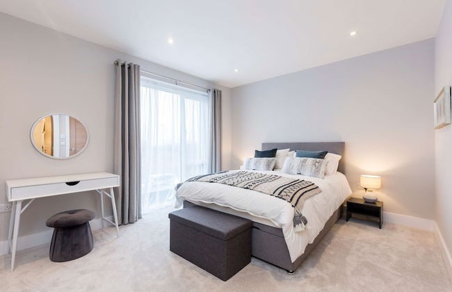 Stylish new Home With Parking - King Beds Garden - Foto 53