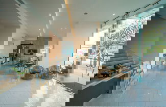 Foto 3 - Convenient studio at Oceana by Lofty