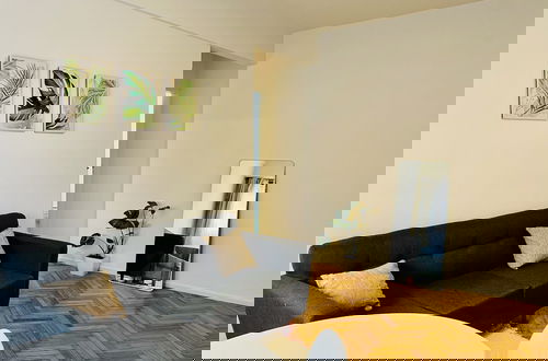 Foto 7 - Stylish Apartment w