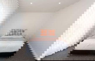 Foto 2 - Elegant 2-bedroom House in Prahran w/ Parking!