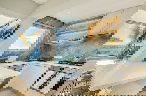 Foto 33 - Exquisite Apartment in Mouille Point Near Golf Course Serenity