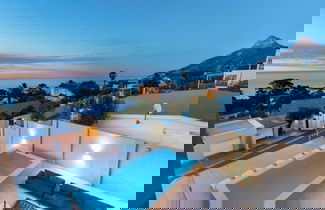 Foto 2 - Large 9 Bedroom Villa in Camps Bay w Pool Apostles Views