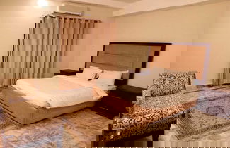 Photo 2 - Impeccable 3-bed Apartment in Lahore