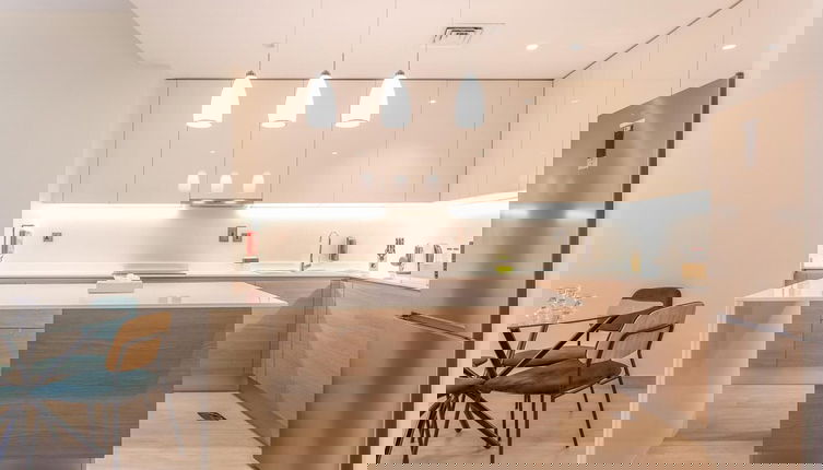 Foto 1 - Elite LUX Holiday Homes - Captivating 1BR Apt Games Pool Gym in Arjan Dubai