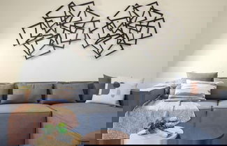 Foto 3 - Elite LUX Holiday Homes - Spacious 1 BR Near Metro Station in Al Furjan Dubai